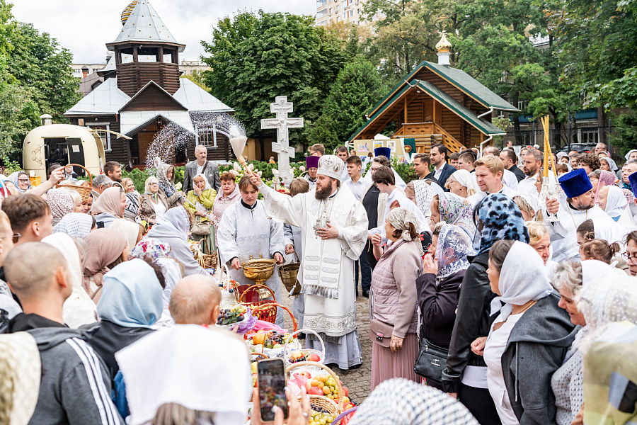 Архиерейское богослужение в Преображенском соборе города Люберцы